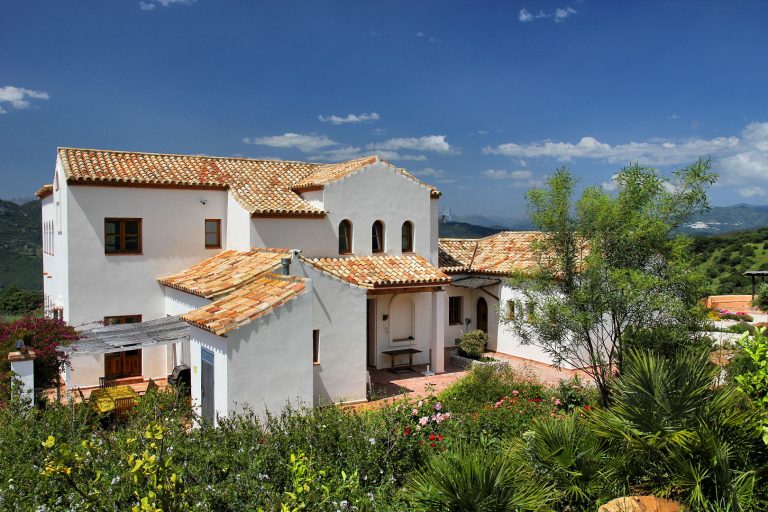 Villa for sale in Casares