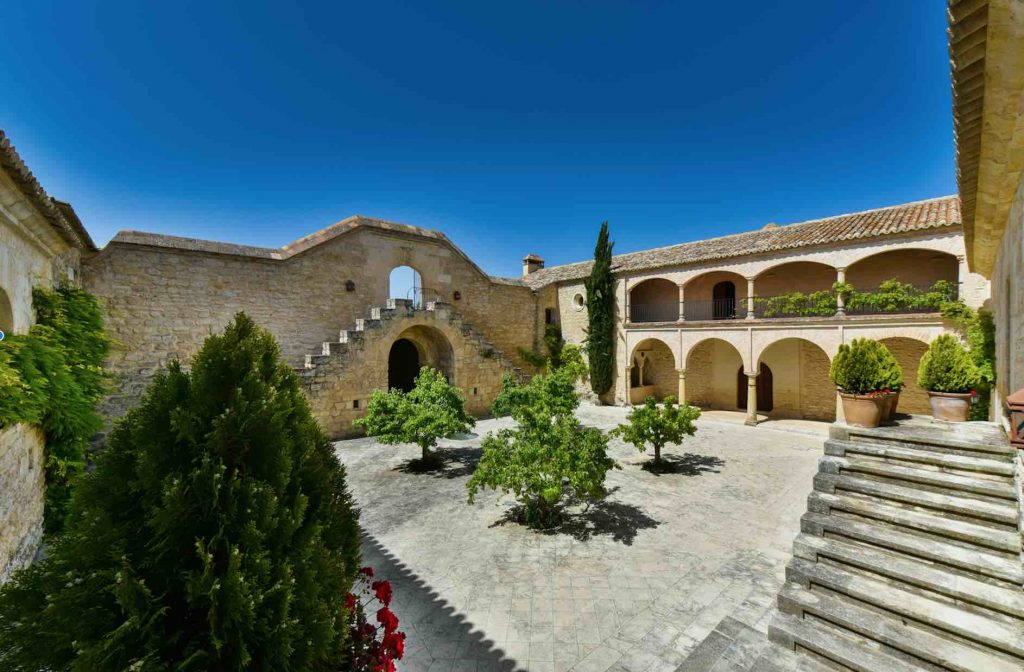 Complete reformation historical property in Andalusia