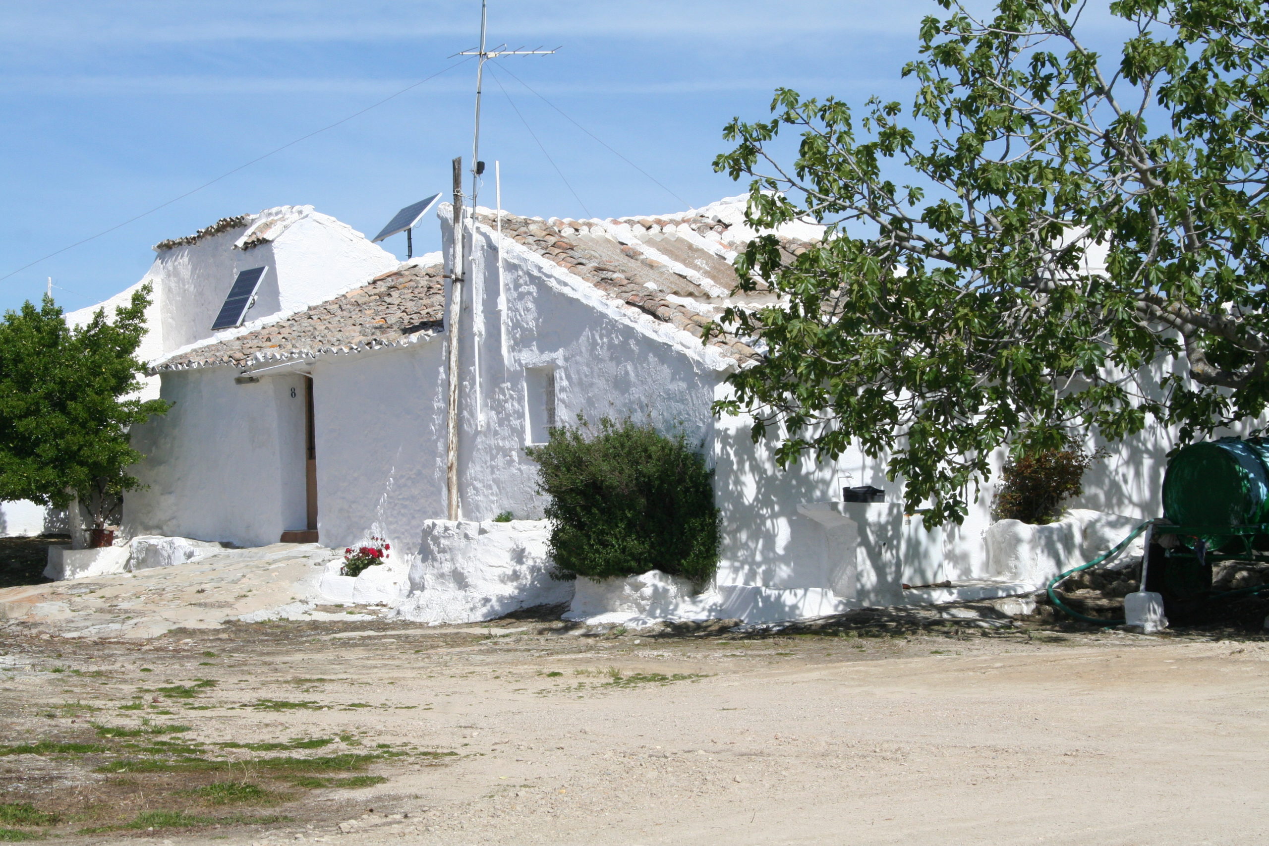 building-on-rustic-land-in-andalusia
