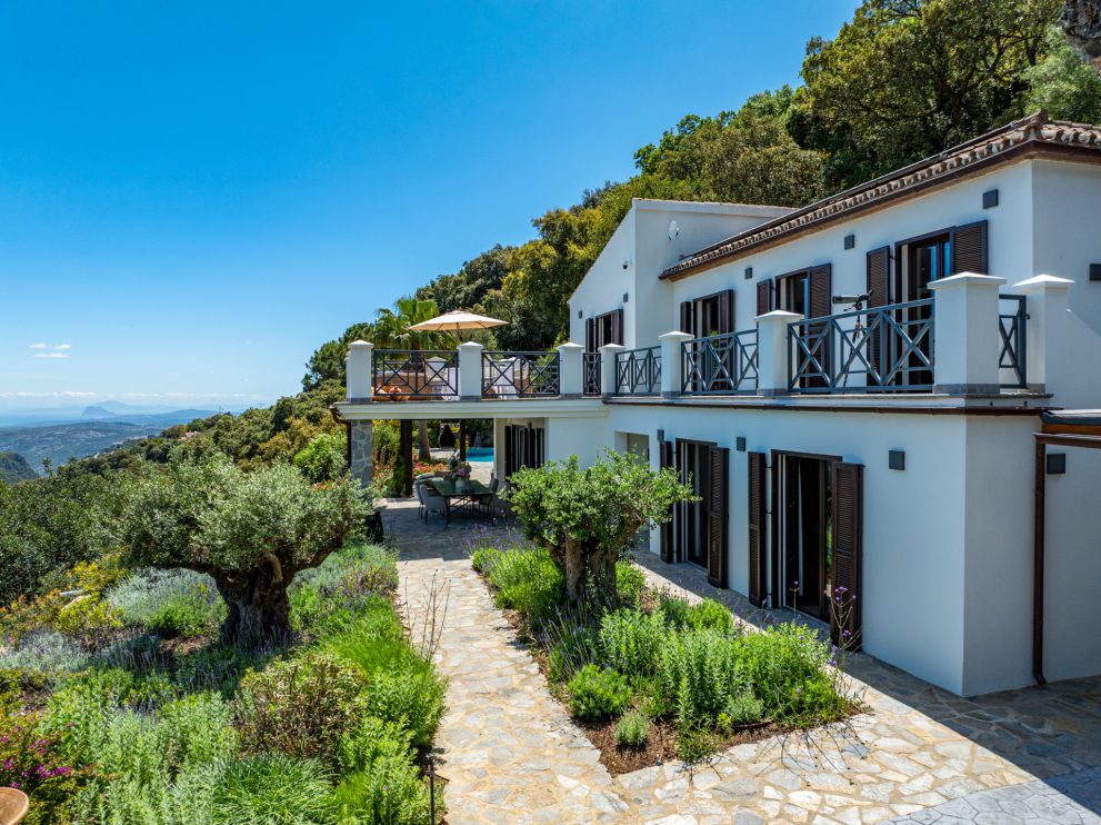 modern-luxury-villa
