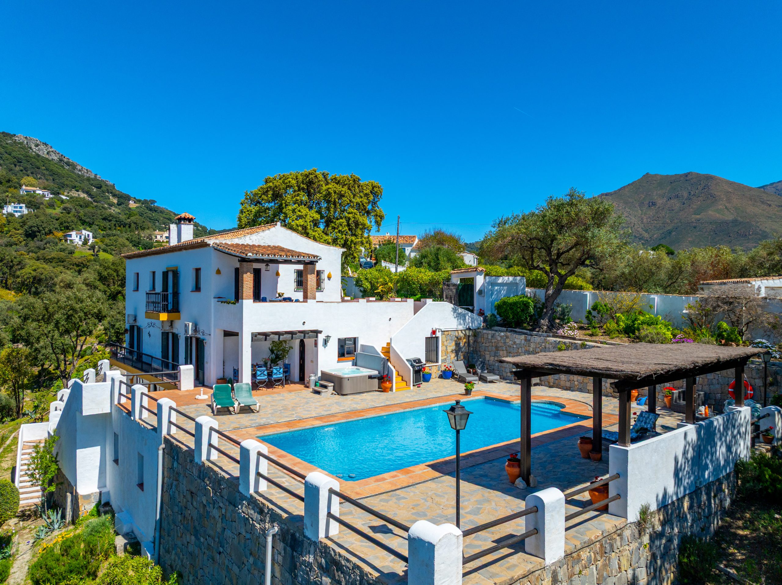 country-property-with-guesthouse