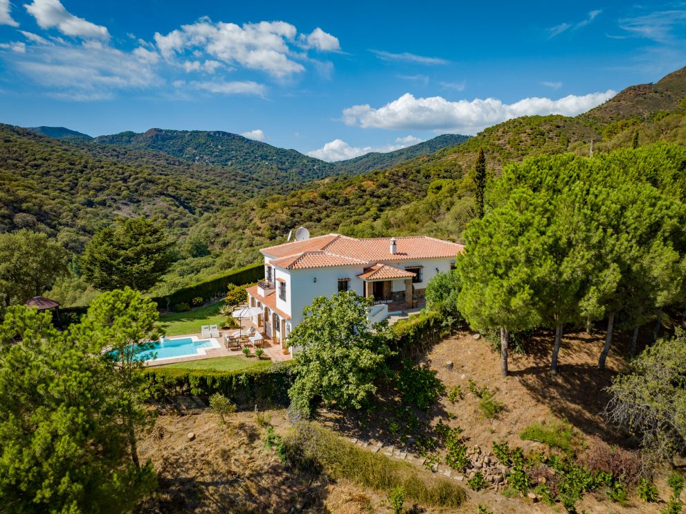 Country House with Views in Casares